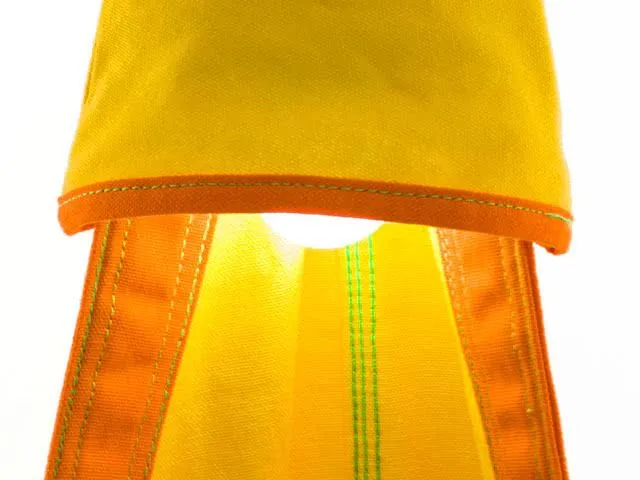 Hängesessel für Kinder mit integrierten Licht Hängesessel für Kinder mit integrierten Licht