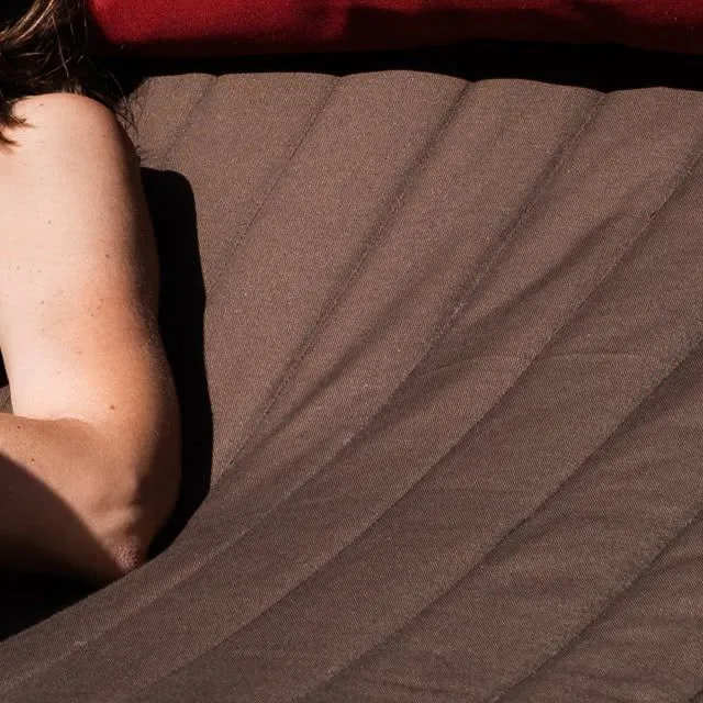 Gefütterter Hängesessel mit Fussablage blau Gefütterter Hängesessel mit Fussablage blau