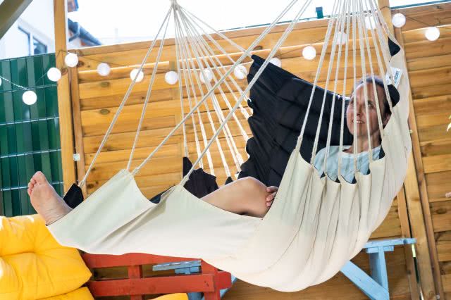 wetterfester outdoor H&auml;ngesessel weiss gef&uuml;ttert